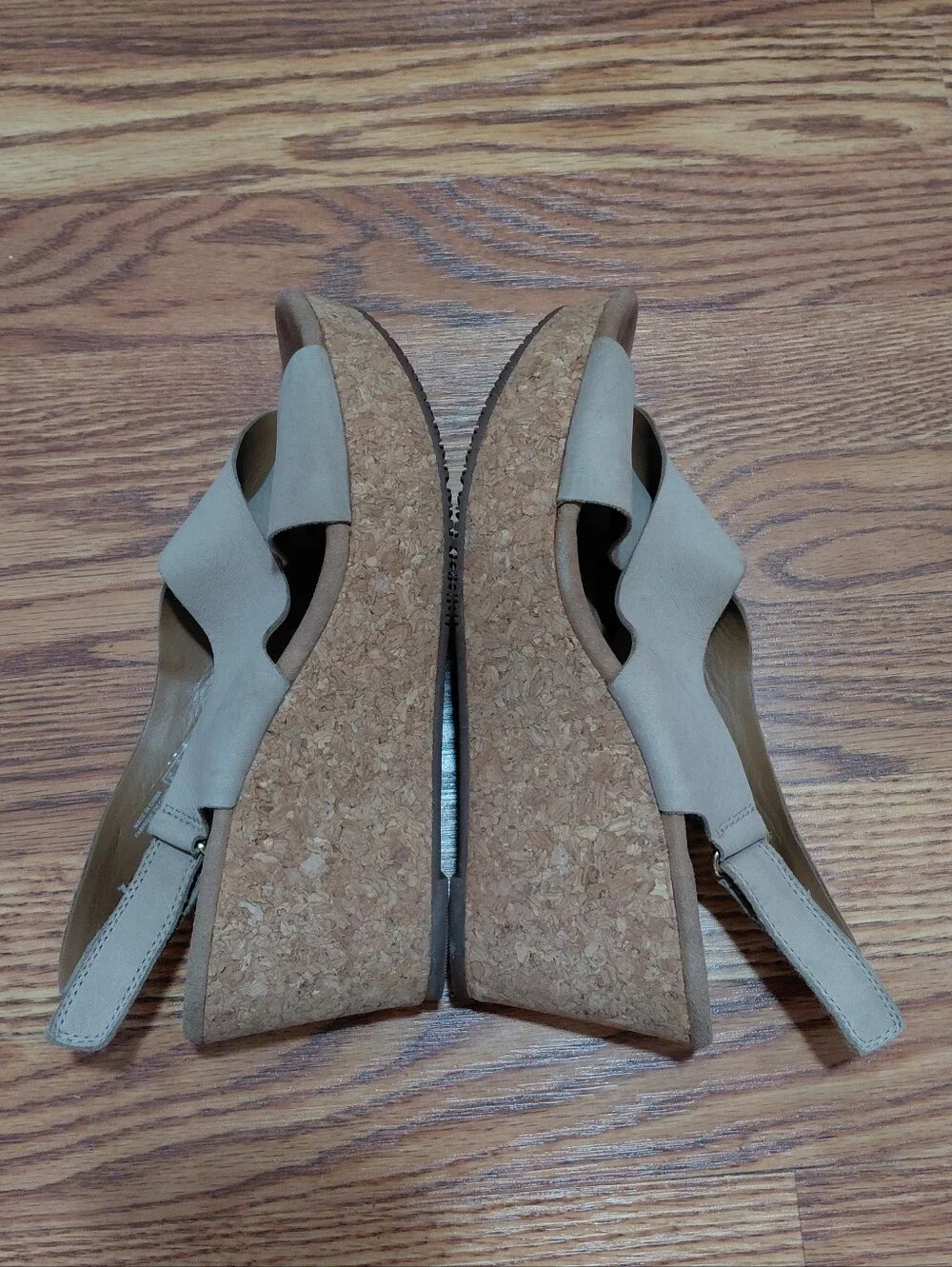 Clarks Chunky Wedge Sandals Women Sz 9 Taupe Beige Open Toe Soft Cushion Sandal
